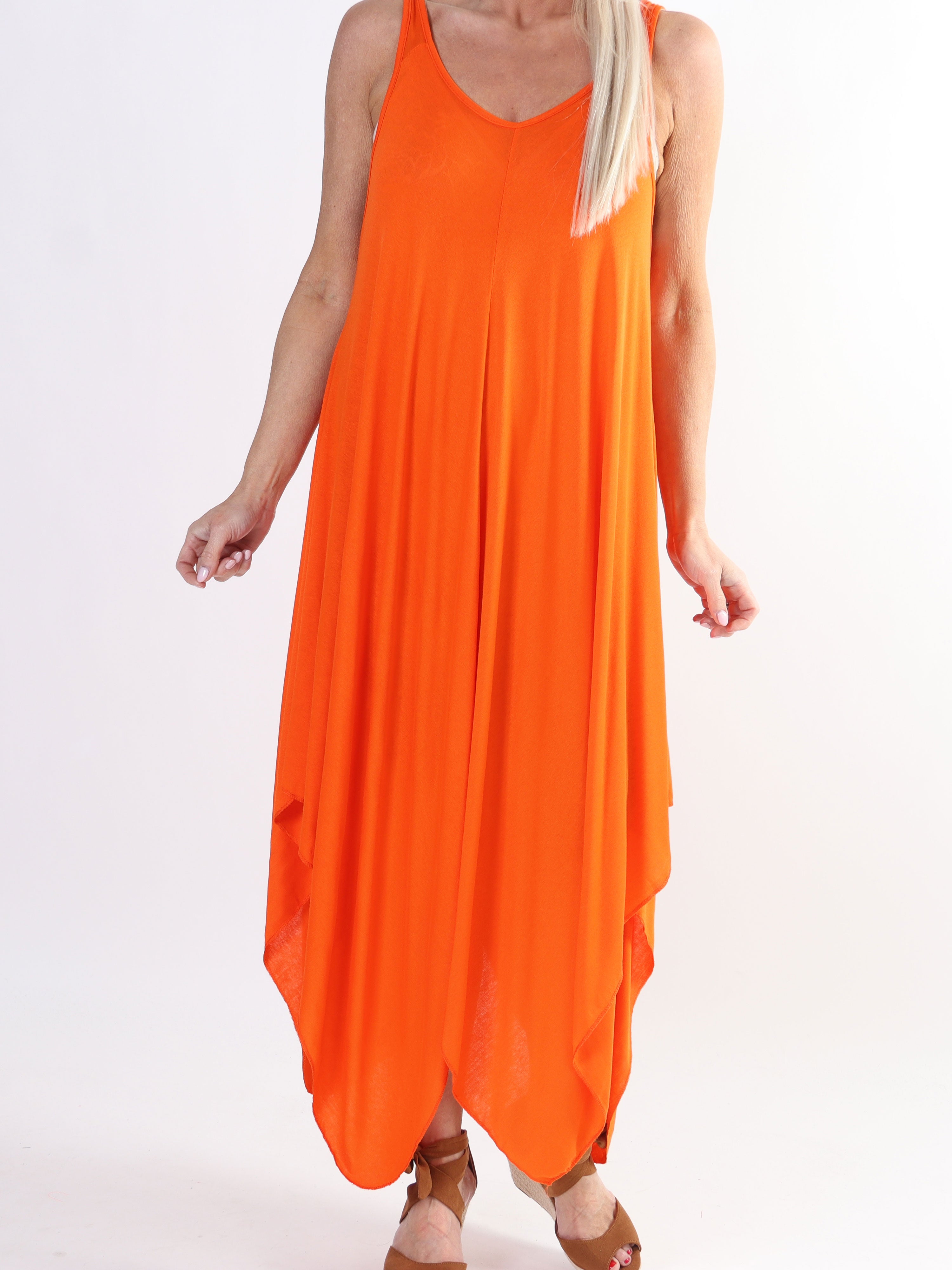 Veronica - Solid klänning i stora storlekar med breda axelband